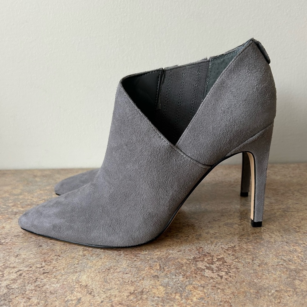Calvin Klein NWOT Gray Suede Leather 4” Heels size 7M - Picture 7 of 8